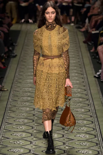Look 76